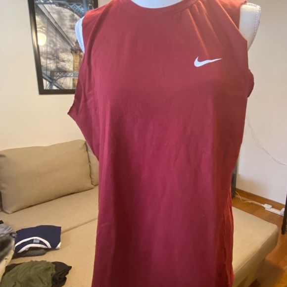 The Nike Tee - Picture 1 of 7